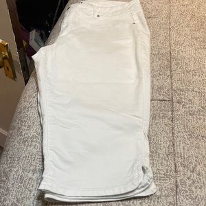 White cropped jeans size 20 W